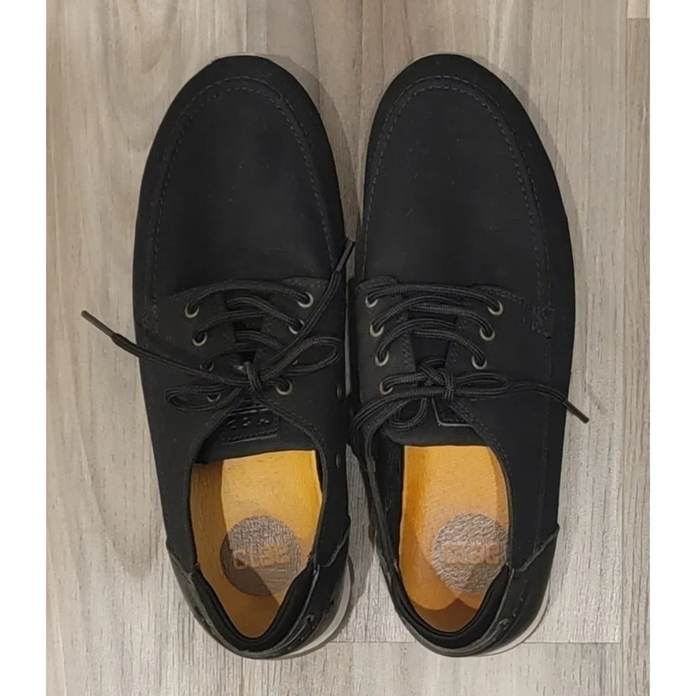 Clae color black